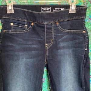 LEVI’S TOTALLY SHAPING PULL ON SKINNY 6L W28 L32 EUC